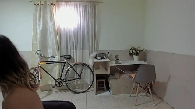 linnie  online show from October 2025 04:28:02 PM