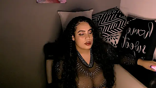 Snapshot of Emmacamille chatting on November 2025 12:32:02 AM Emmacamille online show from November 2025 12:32:02 AM