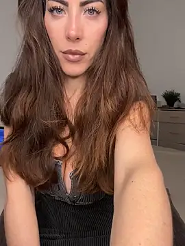 Eyline online show from December 2025 01:54:02 PM