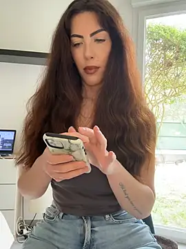 Snapshot of Eyline chatting on April 2026 09:34:02 AM Eyline online show from April 2026 09:34:02 AM