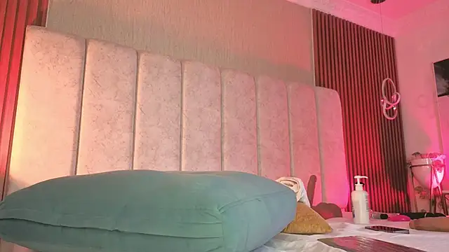 HannaRed  online show from March 2026 07:38:01 PM