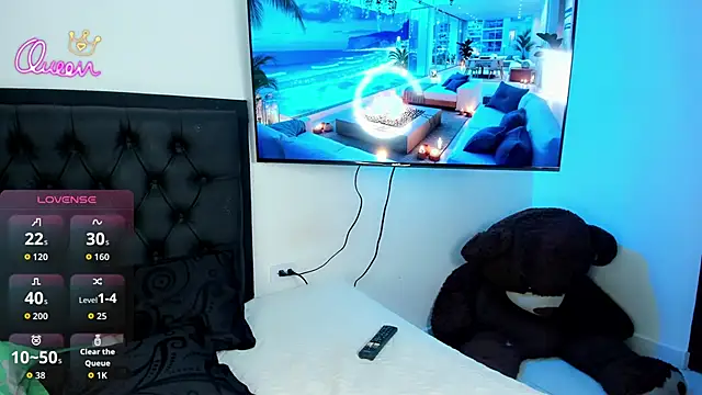 Maryonthemoon online show from December 2025 10:47:01 AM