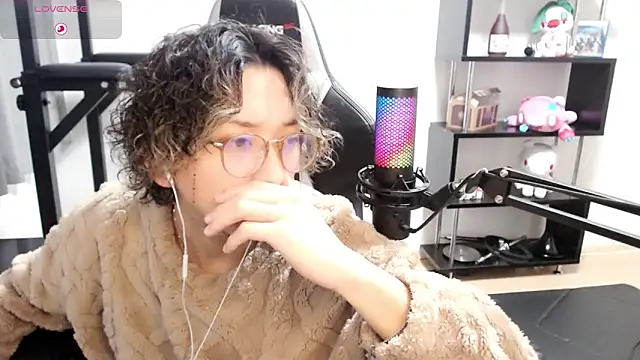 Snapshot of Shizukuu chatting on March 2025 04:27:02 AM Shizukuu online show from March 2025 04:27:02 AM