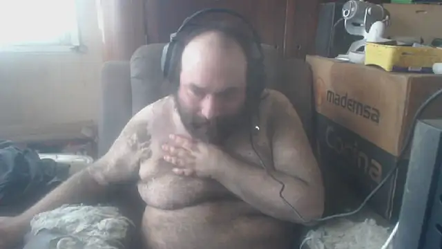 Snapshot of hairyhulk chatting on October 2025 03:57:02 PM hairyhulk online show from October 2025 03:57:02 PM