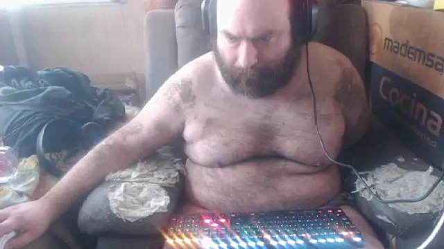 Snapshot of hairyhulk chatting on October 2025 02:27:01 PM hairyhulk online show from October 2025 02:27:01 PM