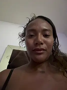 Snapshot of KyaraMiller chatting on November 2025 04:05:02 AM KyaraMiller online show from November 2025 04:05:02 AM