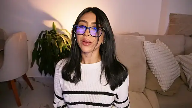 Sara albrecht online show from November 2025 04:00:02 AM