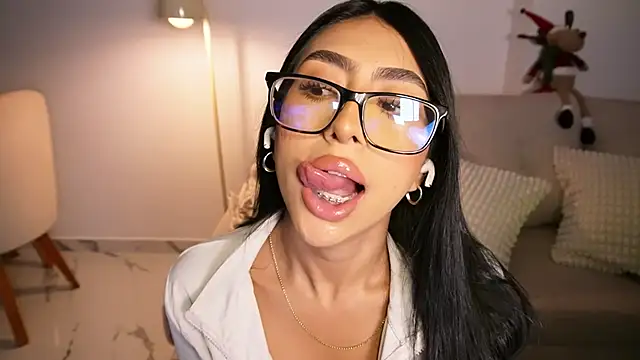 Sara albrecht online show from December 2025 01:10:02 AM