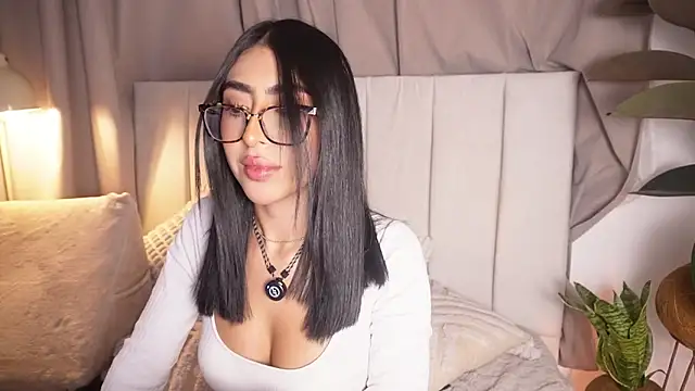 Sara albrecht online show from March 2026 03:32:01 AM