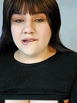 ItsNaiixa online show from October 2025 10:43:02 PM