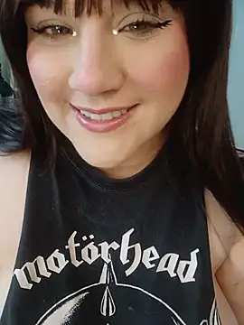 ItsNaiixa online show from June 2026 07:15:02 PM