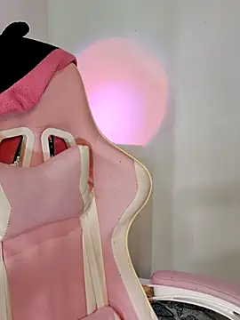 ItsNaiixa online show from November 2025 07:07:01 PM