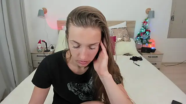 Snapshot of KateRedgar chatting on December 2025 05:34:02 PM KateRedgar online show from December 2025 05:34:02 PM