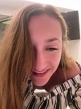 Snapshot of KateRedgar chatting on July 2026 08:44:02 PM KateRedgar online show from July 2026 08:44:02 PM