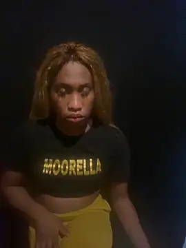 Moorella1 online show from November 2025 01:33:01 PM