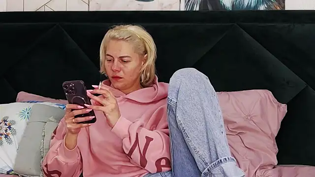 tanyagrey online show from March 2026 06:50:01 AM