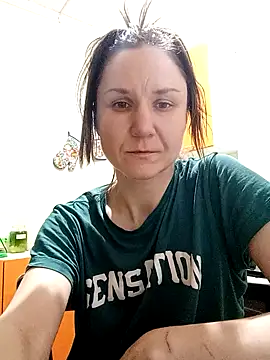 Snapshot of Holly_Bette chatting on February 2025 04:48:02 AM Holly Bette online show from February 2025 04:48:02 AM