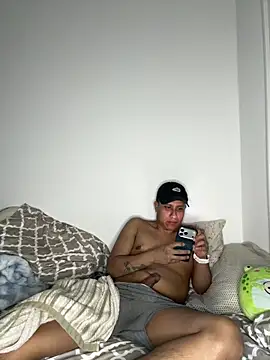 AdrianUquillas online show from May 2026 09:40:02 PM