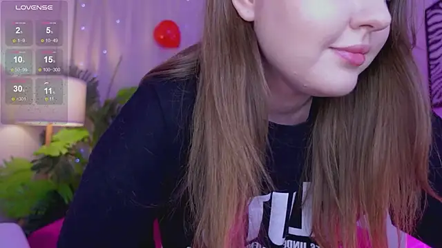 Snapshot of Mia__Peach chatting on February 2025 12:37:01 AM Mia Peach online show from February 2025 12:37:01 AM