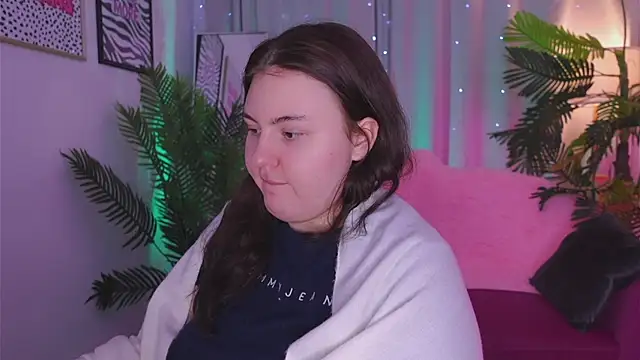 Snapshot of Mia__Peach chatting on March 2025 04:49:02 AM Mia Peach online show from March 2025 04:49:02 AM