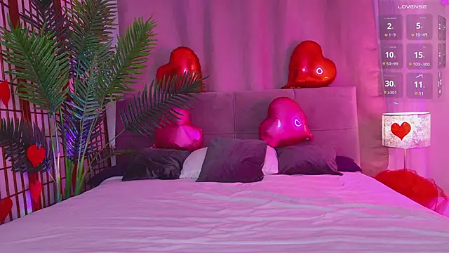 Snapshot of Mia__Peach chatting on February 2025 08:29:02 PM Mia Peach online show from February 2025 08:29:02 PM