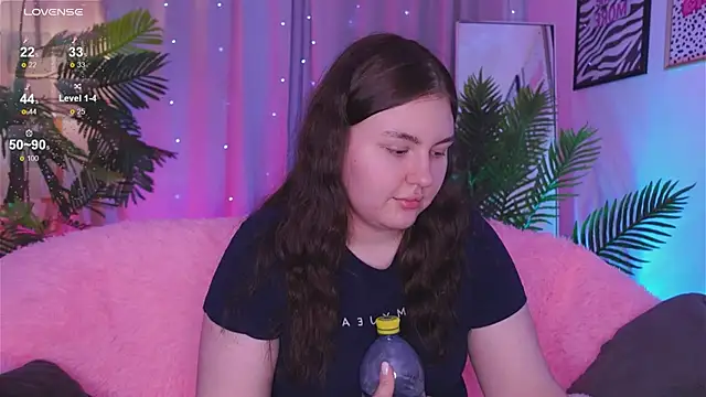 Snapshot of Mia__Peach chatting on March 2025 01:45:02 AM Mia Peach online show from March 2025 01:45:02 AM