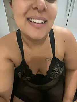 Snapshot of florzinha25 chatting on December 2024 09:11:01 PM florzinha25 online show from December 2024 09:11:01 PM