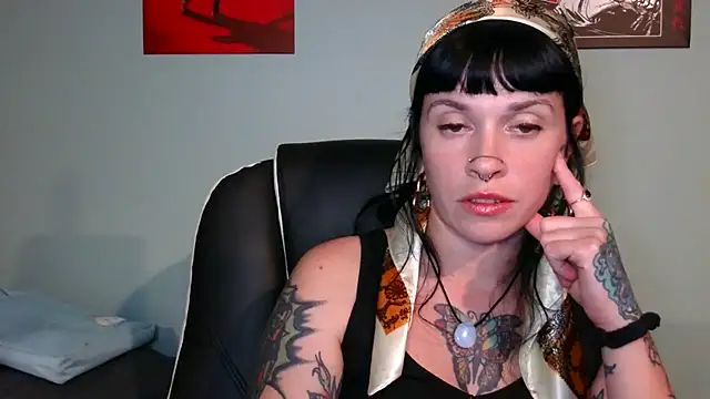 Snapshot of Marcelinegoddess chatting on October 2025 02:47:01 AM Marcelinegoddess online show from October 2025 02:47:01 AM