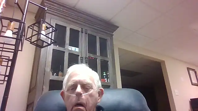 Snapshot of bootlegmanz chatting on December 2025 06:57:01 PM bootlegmanz online show from December 2025 06:57:01 PM