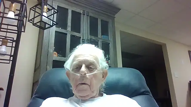 Snapshot of bootlegmanz chatting on April 2026 06:12:02 PM bootlegmanz online show from April 2026 06:12:02 PM
