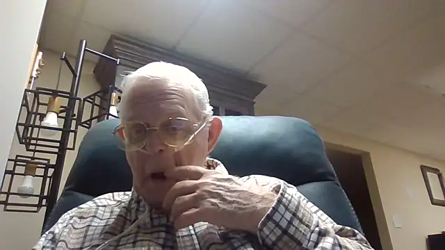 Snapshot of bootlegmanz chatting on November 2025 04:43:02 PM bootlegmanz online show from November 2025 04:43:02 PM