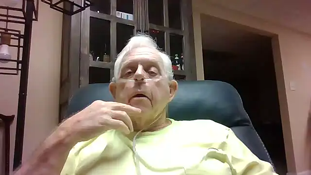 Snapshot of bootlegmanz chatting on December 2025 02:54:02 PM bootlegmanz online show from December 2025 02:54:02 PM