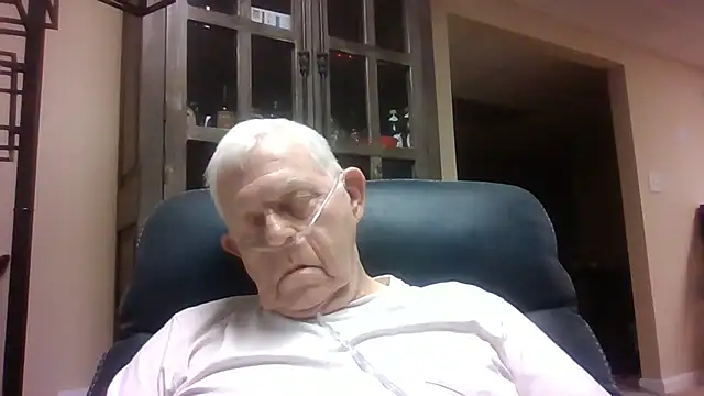 Snapshot of bootlegmanz chatting on October 2025 06:05:01 PM bootlegmanz online show from October 2025 06:05:01 PM