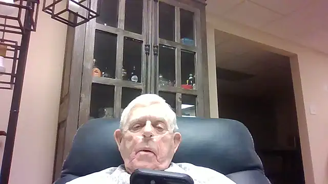 Snapshot of bootlegmanz chatting on May 2026 04:31:02 PM bootlegmanz online show from May 2026 04:31:02 PM