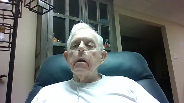 Snapshot of bootlegmanz chatting on May 2026 03:37:02 PM bootlegmanz online show from May 2026 03:37:02 PM