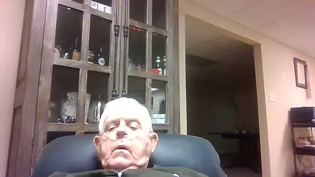 Snapshot of bootlegmanz chatting on December 2025 05:14:02 PM bootlegmanz online show from December 2025 05:14:02 PM