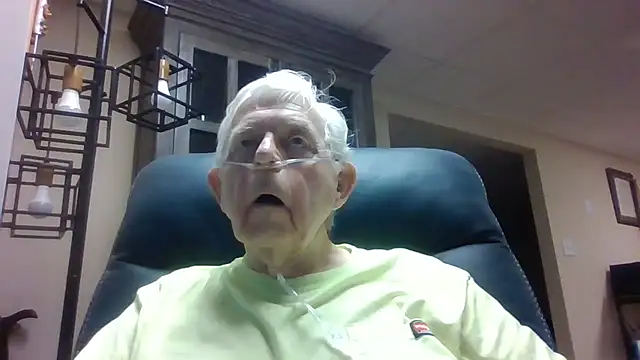 Snapshot of bootlegmanz chatting on June 2026 06:28:01 PM bootlegmanz online show from June 2026 06:28:01 PM