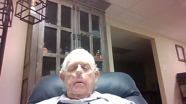 Snapshot of bootlegmanz chatting on April 2026 02:37:01 PM bootlegmanz online show from April 2026 02:37:01 PM