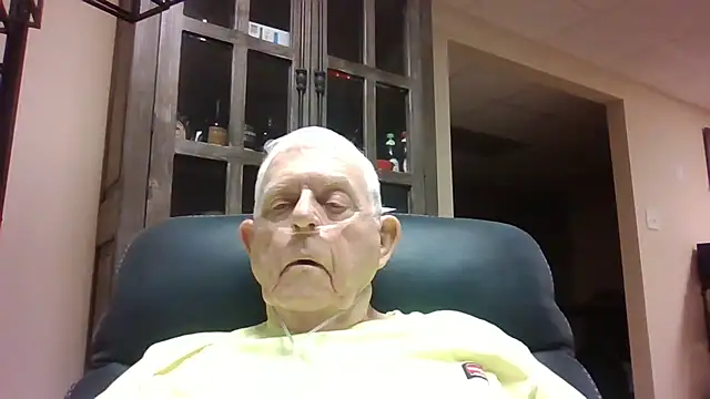 Snapshot of bootlegmanz chatting on October 2025 02:18:01 PM bootlegmanz online show from October 2025 02:18:01 PM