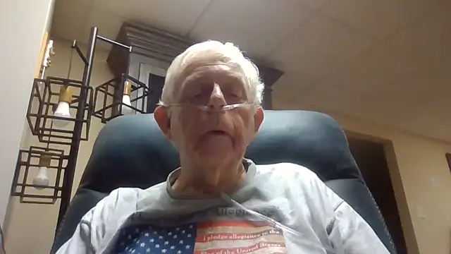 Snapshot of bootlegmanz chatting on June 2026 10:37:01 PM bootlegmanz online show from June 2026 10:37:01 PM