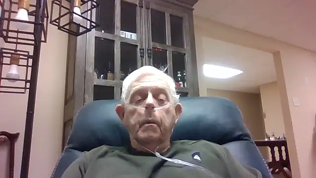 Snapshot of bootlegmanz chatting on December 2025 05:07:02 PM bootlegmanz online show from December 2025 05:07:02 PM