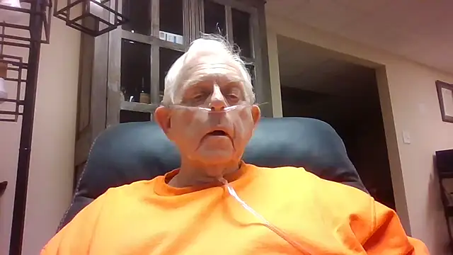 Snapshot of bootlegmanz chatting on December 2025 02:27:02 PM bootlegmanz online show from December 2025 02:27:02 PM