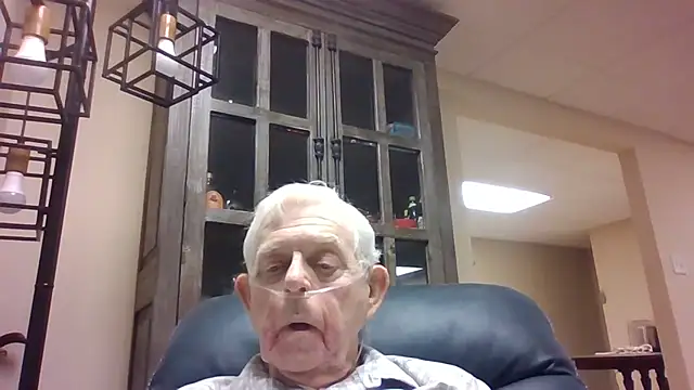 Snapshot of bootlegmanz chatting on May 2026 01:38:02 PM bootlegmanz online show from May 2026 01:38:02 PM