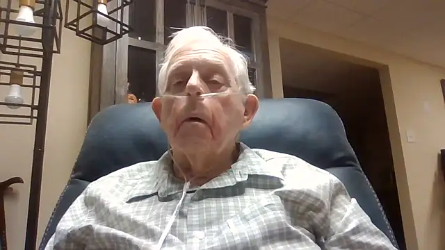 Snapshot of bootlegmanz chatting on May 2026 08:05:02 PM bootlegmanz online show from May 2026 08:05:02 PM