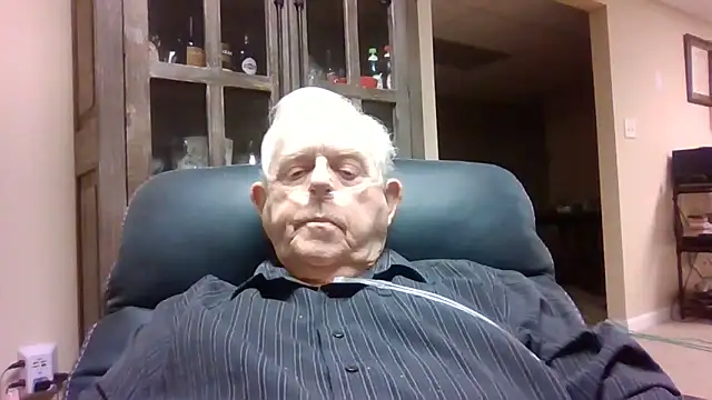 Snapshot of bootlegmanz chatting on December 2025 03:38:02 PM bootlegmanz online show from December 2025 03:38:02 PM