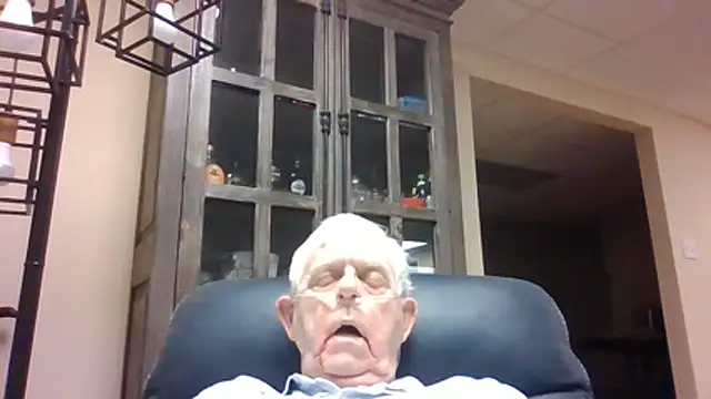 Snapshot of bootlegmanz chatting on May 2026 06:28:01 PM bootlegmanz online show from May 2026 06:28:01 PM