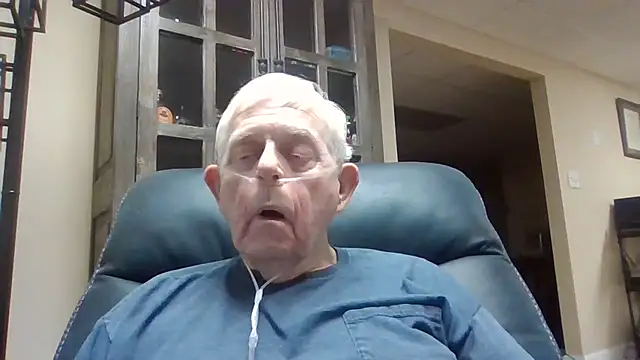 Snapshot of bootlegmanz chatting on May 2026 05:42:01 PM bootlegmanz online show from May 2026 05:42:01 PM