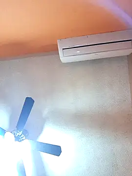 Snapshot of miicheele32 chatting on December 2025 08:38:01 AM miicheele32 online show from December 2025 08:38:01 AM