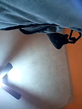 Snapshot of miicheele32 chatting on October 2025 09:06:02 AM miicheele32 online show from October 2025 09:06:02 AM