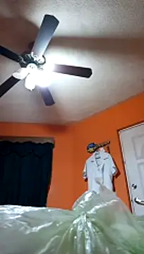 Snapshot of miicheele32 chatting on December 2025 08:18:01 AM miicheele32 online show from December 2025 08:18:01 AM